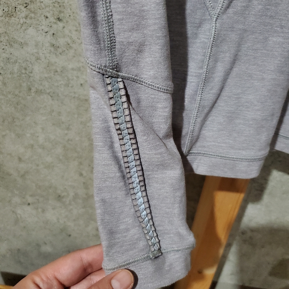 Lululemon Women Running VNeck Longsleeve Lightweight Pullover Sweater Gray size4 - Picture 4 of 6